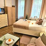 Romantic Studio-great Location- Center-free Parking-self Check-in- Old Town 20 Min