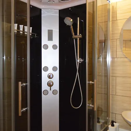 Romantic Studio-great Location- Center-free Parking-self Check-in- Old Town 20 Min شقة ريغا
