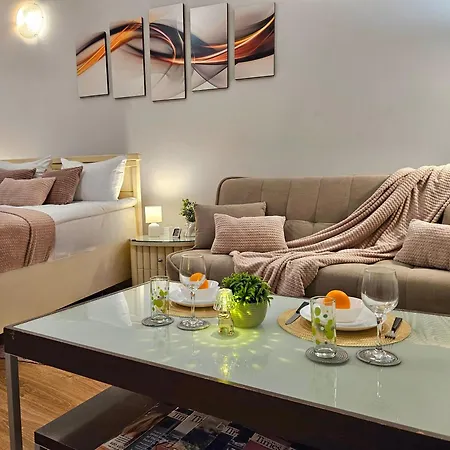 Lejlighed Romantic Studio-great Location- Center-free Parking-self Check-in- Old Town 20 Min Riga
