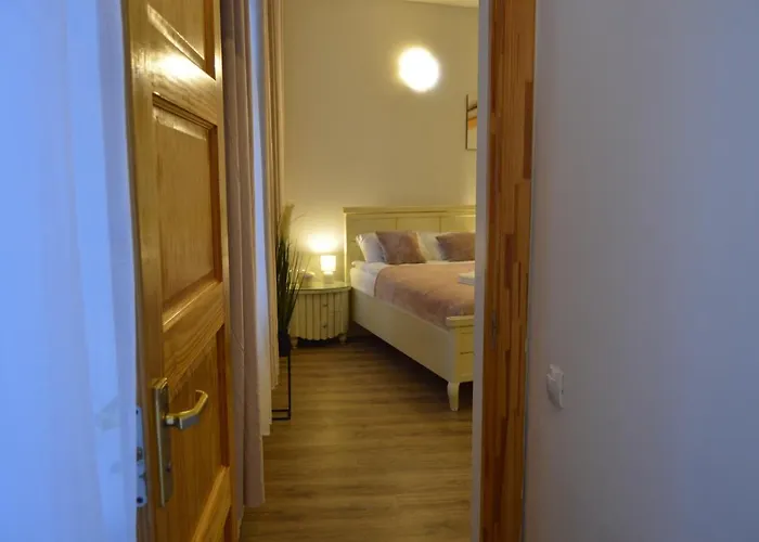 Dzīvoklis Romantic Studio-great Location- Center-free Parking-self Check-in- Old Town 20 Min Riga