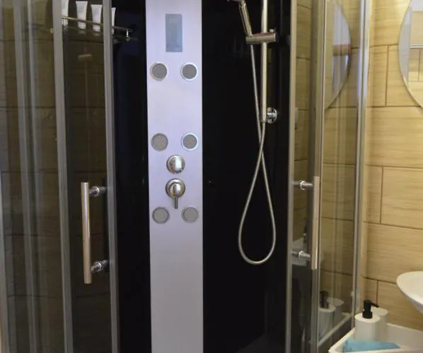 Romantic Studio-great Location- Center-free Parking-self Check-in- Old Town 20 Min ריגה