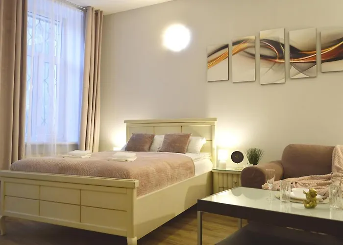 Dzīvoklis Romantic Studio-great Location- Center-free Parking-self Check-in- Old Town 20 Min Riga