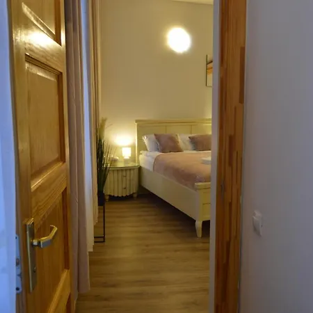 Apartment Romantic Apt-great Location- Center-free Parking-self Check-in- Old Town 20 Min Riga