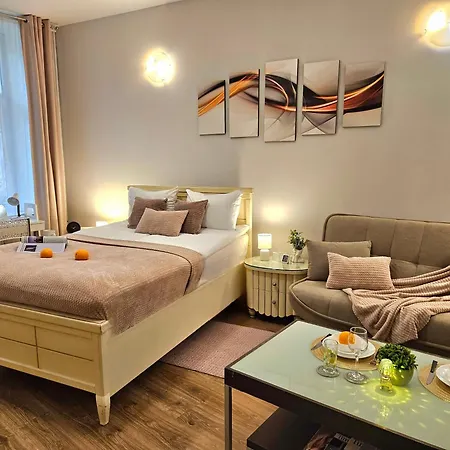 Romantic Apt-great Location- Center-free Parking-self Check-in- Old Town 20 Min *