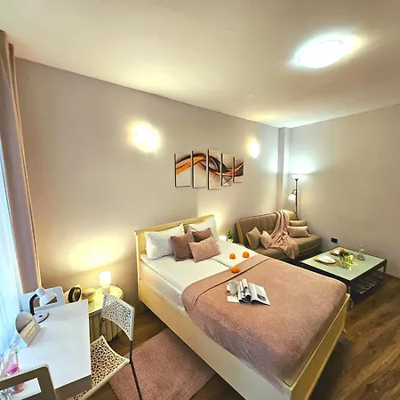 Romantic Studio-great Location- Center-free Parking-self Check-in- Old Town 20 Min شقة